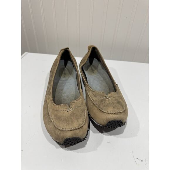 Eddie Bauer Christine Flats Women's Size US 7 Taupe Leather Slip On - Picture 1 of 7